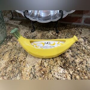 MG Studio Ceramic banana shaped hand poured Banana Cream candle - Brand new!